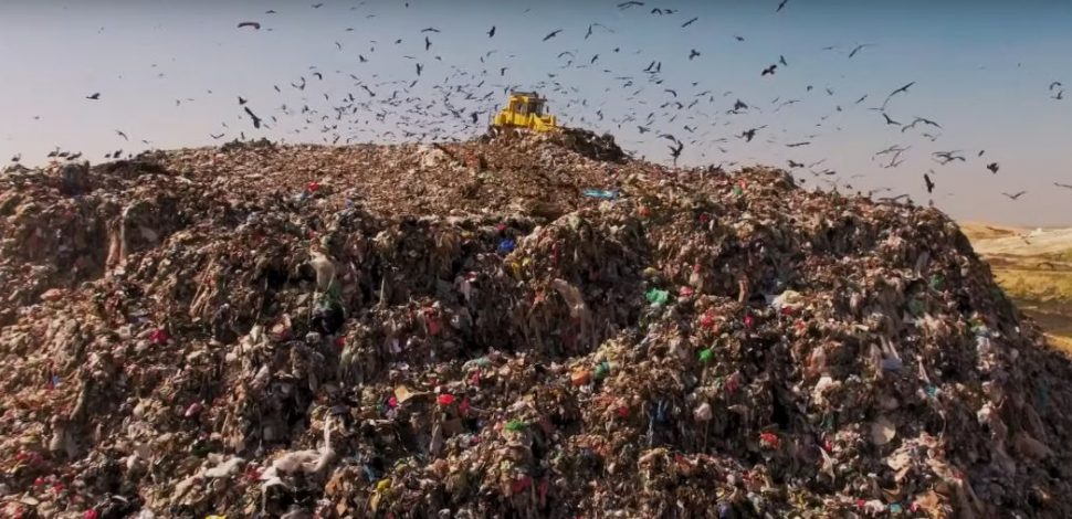 TV-kok Anthony Bourdain maakt heftige documentaire over voedselverspilling
